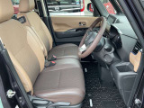 運転席は明るく、視界も良好で、快適な運転を実現します。