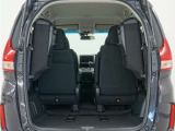 3列目シートを跳ね上げれば広々ラゲッジスペースになります!!