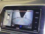 パノラミックビューモニターシステムが付いているので車の上から見た映像が確認できますよ。 一目で車両周辺の情報を確認できますが、直接安全をご確認下さい。