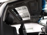 電動開閉式ムーンルーフ装備です☆