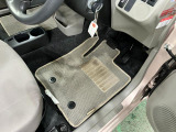 嬉しい純正フロアマット付き♪ 状態も良好です(^^♪