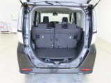 幅広いバックドア開口部と低い荷室フロア高で、重い荷物も楽に積み下ろしができます。