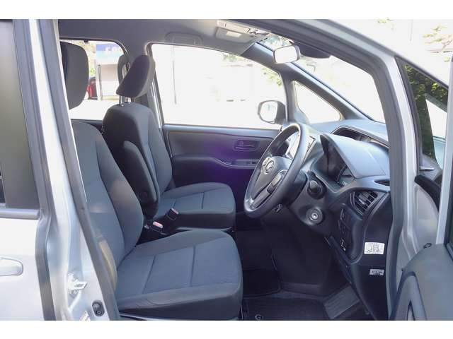 トヨタ ノア 2.0 X の中古車詳細 (66,000km, シルバーメタリック, 秋田