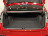 レクサス車らしい細部までこだわった高級感と見る人を一目で虜にするエモーショナルな魅力を持ち合わせております。