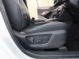 パワーシート搭載。微妙な調整が手軽にでき、ピッタリなポジションで運転することが可能です。