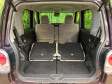 普段のお買い物や通勤、送迎等に十分な荷室スペースを確保しております。セカンドシートを倒すと、大きな荷物の積載も可能です♪