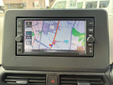 ディーラー純正ナビゲーション付き、行きたい所に案内してくれます。楽しいドライブのお手伝い(*&acute;&nabla;`)ノ