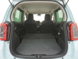 2列目シートを倒すことで、大変広いラゲッジスペースとなります。大きな荷物を積んだりと様々な用途にご利用いただけます。