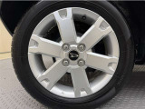 アルミホイール付き!「純正」なので車のデザインともマッチしています。お洒落は足元から。。。といいますから♪