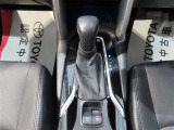 電動パーキングです。シフト周りも綺麗に使用されております。