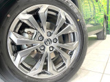 【純正18インチアルミホイール】外観にマッチした純正アルミホイールを装着しております。各種社外アルミホイールや、スタッドレスタイヤも取扱いしております。是非ご相談ください♪