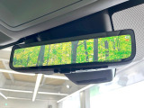 【デジタルインナーミラー】後席の大きな荷物や同乗者で後方が確認しづらい時でも安心!カメラが撮影した車両後方の映像をルームミラー内に表示。クリアな視界で状況の確認が可能です!