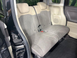 後部座席も気になるようなキズ・汚れやへたり等、大きなダメージはなく、良好な状態です。