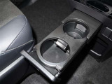 スライド式【カップホルダー】です。使う時だけ引き出し使うので普段は飛び出しも無くすっきり!!