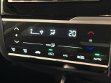 オートエアコンがついていますので、簡単操作で快適に過ごせます。希望の温度に自動調整してくれるのが便利です。