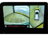 【パノラミックビューモニター】クルマの斜め後ろや真横など、目が届きにくい箇所も確認できるため、いち早く障害物に気が付くことができて安心ですね♪