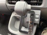 【シフトレバー】シフトの操作がしやすく快適なドライブを楽しんでいただけます。