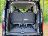 普段のお買い物や通勤、送迎等に十分な荷室スペースを確保しております。3列目シートを格納すると、大きな荷物の積載も可能です♪