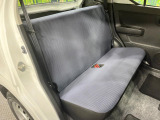 後部座席も気になるようなキズ・汚れやへたり等、大きなダメージはなく、良好な状態です。