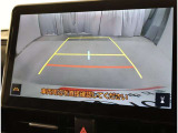 バックガイドモニターで、後方を確認しながら安心して駐車することができます。運転初心者も熟練者も必須の機能ですよ!