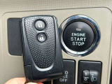 【プッシュエンジンスタート】鍵をカバンやポケットから入れたまま、スタートボタンでエンジン始動・停止をワンタッチで行えます!