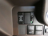 片側電動スライドドアのスイッチ付です。車内からもスイッチひとつで楽にドアの開閉が可能です。電動なので開閉時に力を使う必要がなく、半ドアになることもありません!