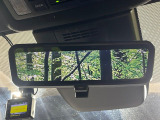 【デジタルインナーミラー】後席の大きな荷物や同乗者で後方が確認しづらい時でも安心!カメラが撮影した車両後方の映像をルームミラー内に表示。クリアな視界で状況の確認が可能です!