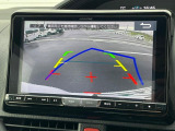 【バックカメラ】駐車時に後方がリアルタイム映像で確認できます。大型商業施設や立体駐車場での駐車時や、夜間のバック時に大活躍!運転スキルに関わらず、今や必須となった装備のひとつです!