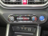 オートエアコンで暑い夏も寒い冬も快適な車内で運転出来ます。運転席・助手席シートヒーター付。冬場でも心地良く運転出来ます。