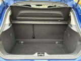 奥行き、高さともにデイリーユースでは充分なラゲッジスペース。