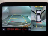 パノラミックビューモニター付きです。車両を上から見たような映像をモニター画面に表示。運転席からの目視では見にくい、車両周辺の状況をリアルタイムでしっかり確認できます。