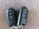 鍵がポケットの中でもドアの開閉、エンジンスタートが可能!便利なスマートキーです!
