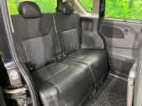 後部座席も気になるようなキズ・汚れやへたり等、大きなダメージはなく、良好な状態です。