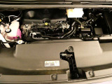 【エンジンルーム】・・・内外装だけでなくこちらもクリーニング済み。 納車までにもう1度しっかり点検いたしますので、安心してお乗りいただけると思います。