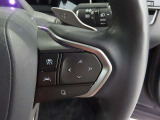 【ステアリングスイッチ】ハンドルを握ったままで各種装備の設定・オーディオの操作が可能。この快適さ、やめられません!