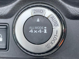 【オールモード4&times;4】2WD/4WDモードを手軽に切り替え可能。燃費重視の2WD、スタック時に役立つLOCK、AUTOモードでは4WDの配分を自動で調整し、路面状況を問わず安定した走りをサポート。