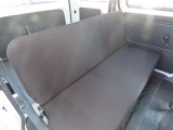 後部座席も気になるようなキズ・汚れやへたり等、大きなダメージはなく、良好な状態です。