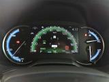 とっても見やすいメーターです。夜間時はラグジュアリーな気分にさせてくれる照明が魅力ですので、夜のドライブも楽しみになりますよ♪