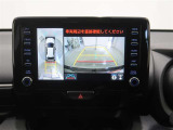 パノラミックビューモニター付きです。車両を上から見たような映像をディスプレイオーディオ画面に表示。運転席からの目視だけでは見にくい、車両周辺の状況をリアルタイムでしっかり確認できます。