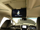 12インチ画面の後席モニターで後部座席乗車のご家族、ご友人と映画鑑賞などいかがですか?