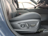 パワーシート搭載。微妙な調整が手軽にでき、ピッタリなポジションで運転することが可能です。