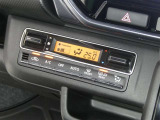 【オートエアコン】車内温度を感知して自動で温度調整をしてくれるのでいつでも快適な車内空間を創り上げます!どの席に座っても快適なドライブが楽しめます♪