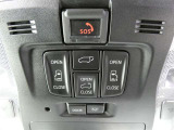電動スライドドアのスイッチで車内からもスライドドアの開閉ができます。イージークローザー機能で半ドアになることも防止してくれます。