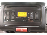 CDプレーヤーAM/FMチューナー付、他にはポータブルオーディオプレーヤーなどの外部機器をAUX入力端子に繋いで使用大好きな曲を楽しむことができます。またラジオからの役立つ情報も聴くことも出来ます!