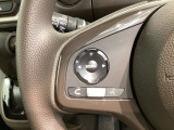 ステアリングにオーディオ操作スイッチが付いています。オーディオ画面に直接タッチしなくても操作が出来ますので、運転に集中できます。