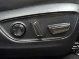 運転席はパワーシートなのでお好みのドライビングポジションに調整可能です♪