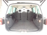 ラゲージルームだって広々です!シートを倒して更にお荷物積めちゃいます♪