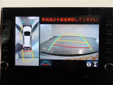 パノラミックビューモニター付きです。車両を上から見たような映像をモニター画面に表示。運転席からの目視では見にくい、車両周辺の状況をリアルタイムでしっかり確認できます。