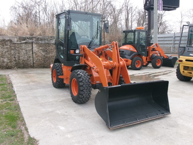 日立  ミニホイールローダZW30-5B