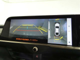 パノラミックビューモニター付きです。車両を上から見たような映像を画面に表示。運転席からの目視だけでは見にくい、車両周辺の状況をリアルタイムでしっかり確認できます。